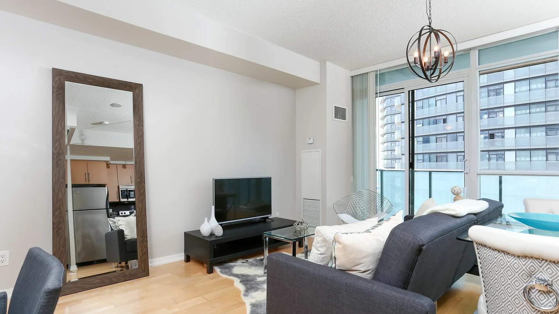 Mhs Suites - Air Canada Center Toronto 4*,  Canada