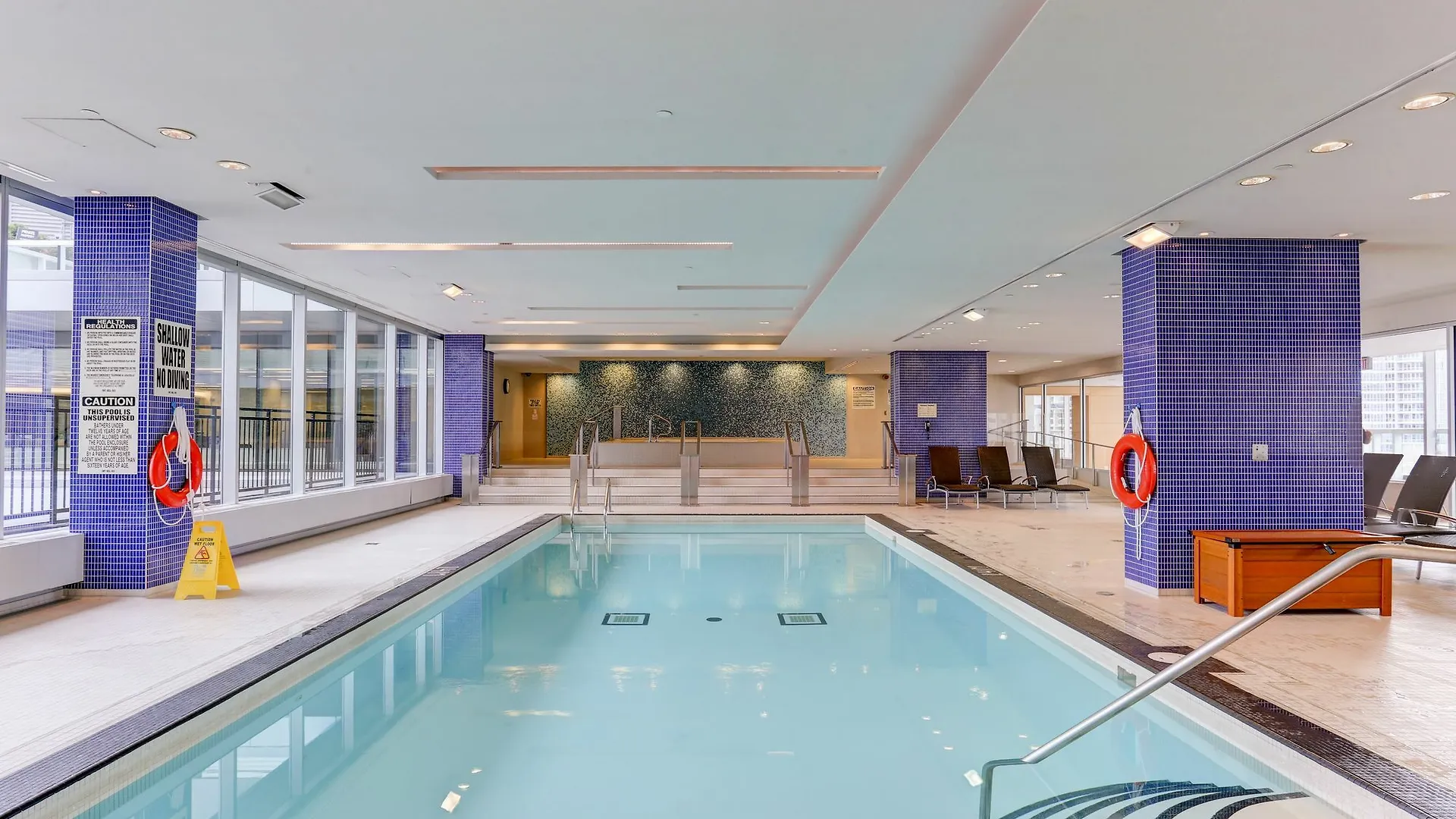 Mhs Suites - Air Canada Center Toronto Hotel