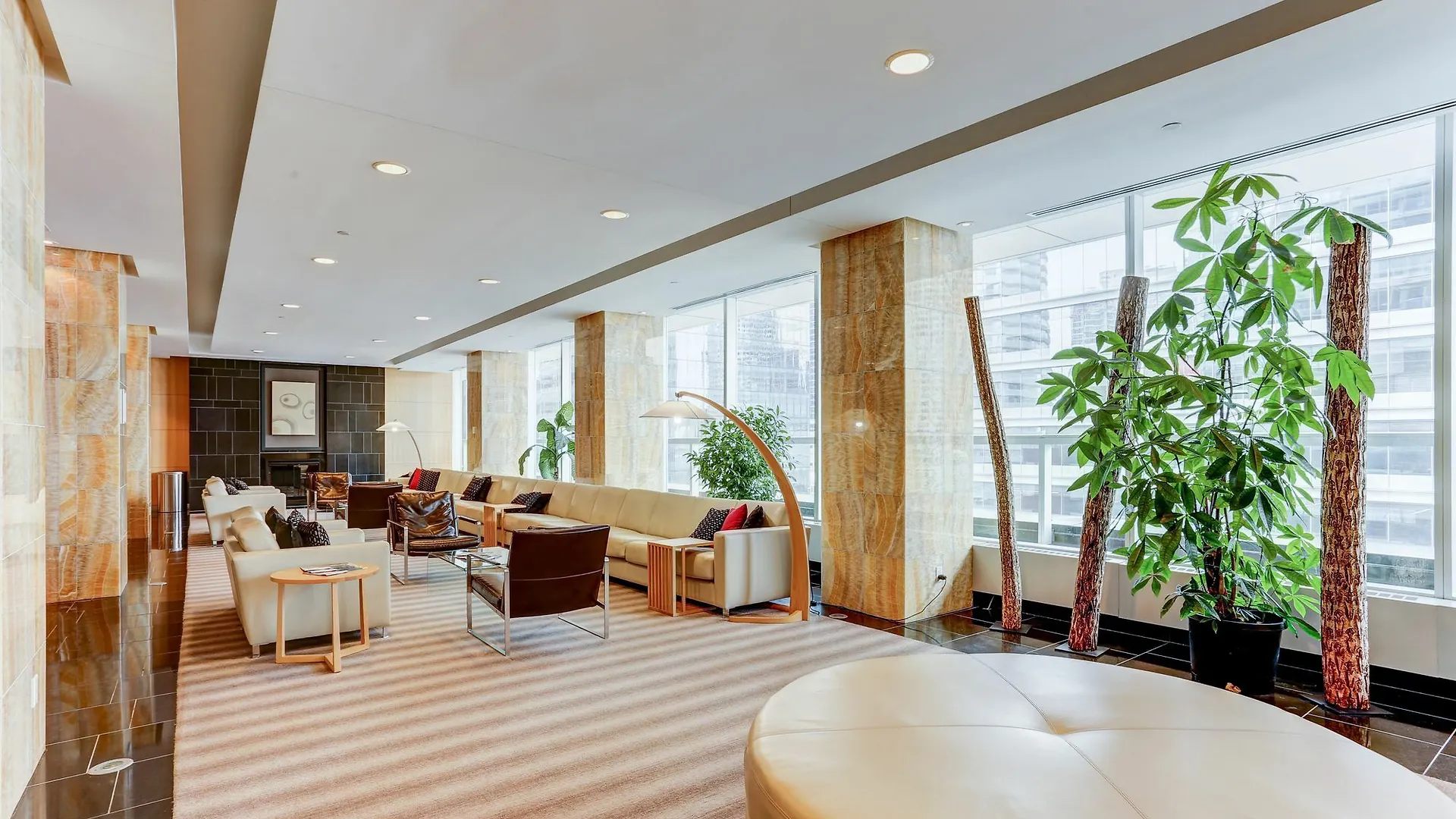 Mhs Suites - Air Canada Center Toronto 4*,